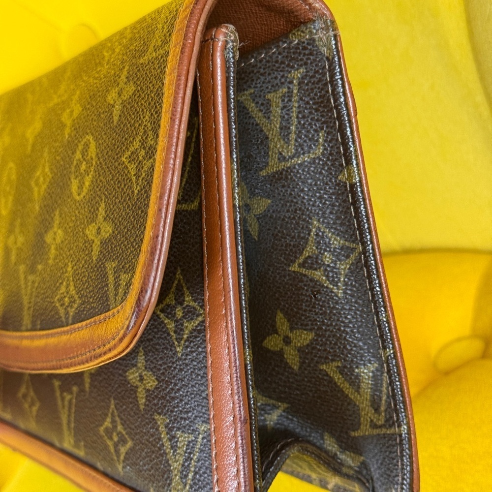 Louis Vuitton Vintage Monogram Canvas Clutch with Tan Trim - Picture 3 of 12